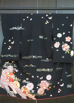 黒地かのこ花