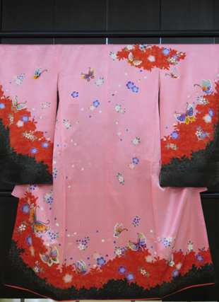 ピンク花に蝶