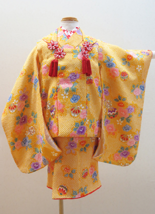 被布：黄かのこ花